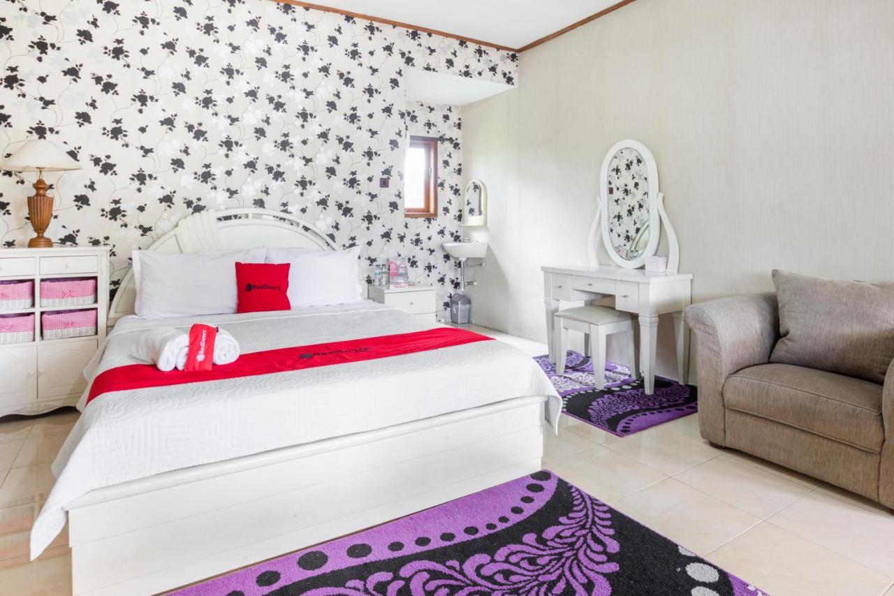 เรดดอร์ซ พลัส แอท ปุรโวดาดิ Hotel ปาซูรูอัน ภายนอก รูปภาพ